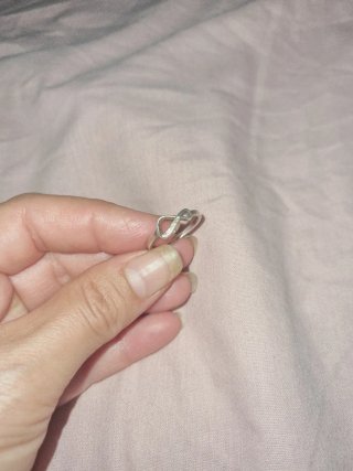 Anillo de plata con diseño de infinito