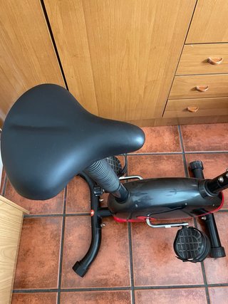 Bicicleta Estática Negra y roja totalmente nueva.