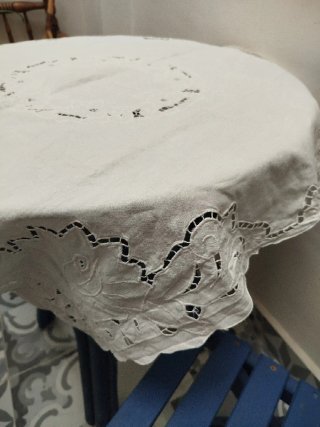 Tovaglia vintage ricamata a fiori 85x75