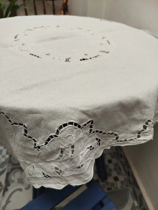 Tovaglia vintage ricamata a fiori 85x75