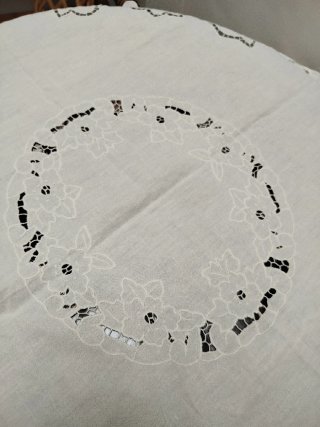 Tovaglia vintage ricamata a fiori 85x75