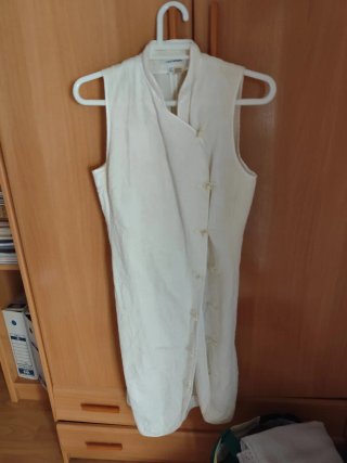 Vestido cruzado estilo oriental blanco roto