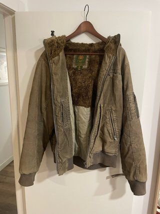 Chaqueta marrón con capucha estilo bomber vintage