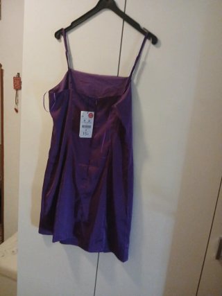 Vestido morado de verano con tirantes