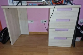 Dormitorio juvenil litera con estanterías