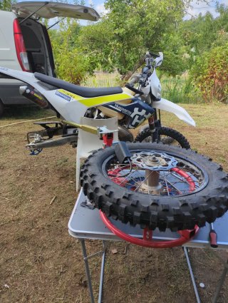 Montaje y desmontaje neumáticos enduro