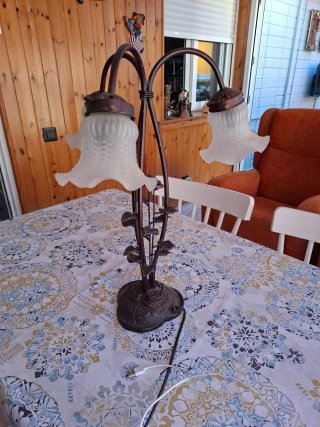 Lámpara de mesa vintage de metal y cristal