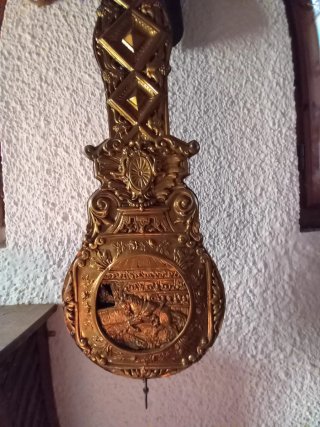 Reloj de pared antiguo de bronce
