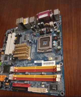 Placa Base Gigabyte GA-81945GMF LGA775 DDR2