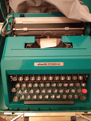 Máquina de escribir Olivetti Studio 45