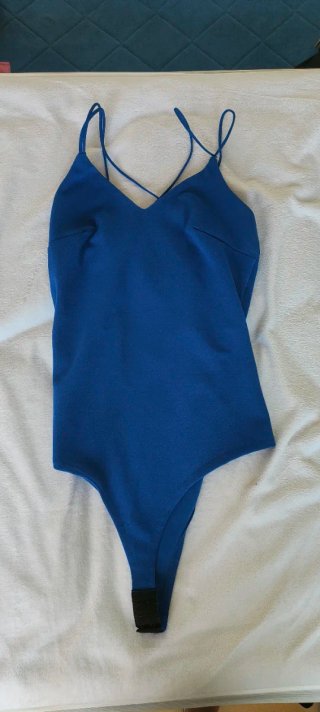 Body azul eléctrico tirantes cruzados