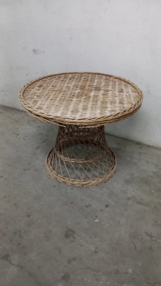 Mesa mimbre redonda de salon o terraza