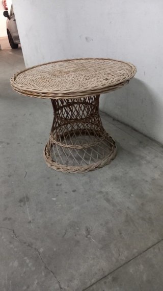 Mesa mimbre redonda de salon o terraza