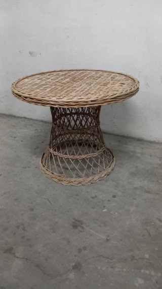 Mesa mimbre redonda de salon o terraza