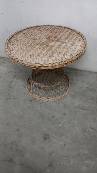 Mesa mimbre redonda de salon o terraza