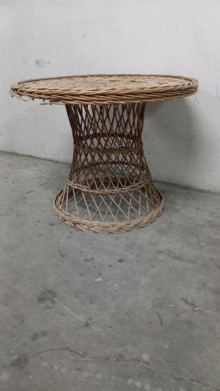 Mesa mimbre redonda de salon o terraza