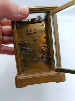 RELOJ CARRUAJE BRONCE Y PORCELANA