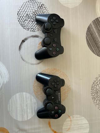 Consola PS3 con GTA V y 2 mandos