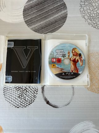 Consola PS3 con GTA V y 2 mandos