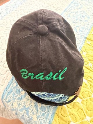 Gorra Negra con Bandera de Brasil