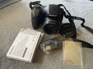 Cámara Sony Cyber-shot DSC-H300 (Regalo mochila)