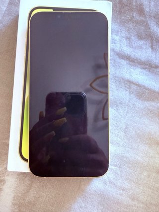 iPhone 14 Amarillo