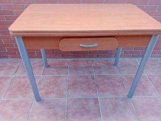 Mesa de cocina de madera con alas abatibles