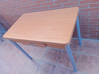 Mesa de cocina de madera con alas abatibles