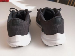 Deportivas Nike Winflo 10 Negro/Dorado