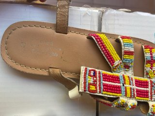 Sandalias Niña Multicolor con Adorno