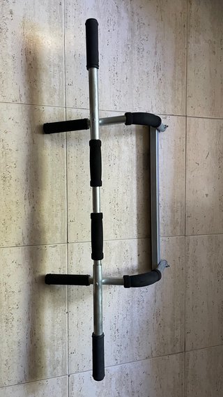 Barra de dominadas y flexiones