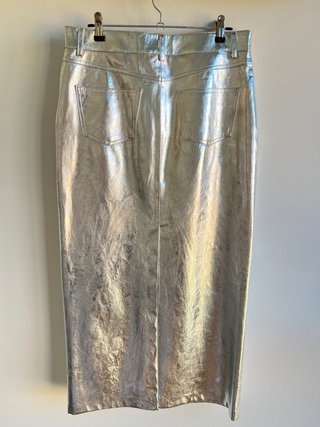 Falda plateada de Mango, efecto piel, talla S