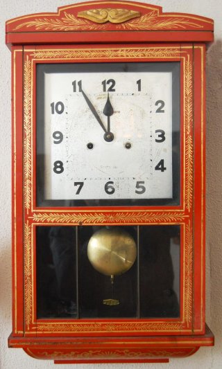 Reloj de pared antiguo rojo y dorado