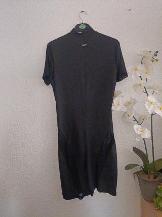 Mono negro corto