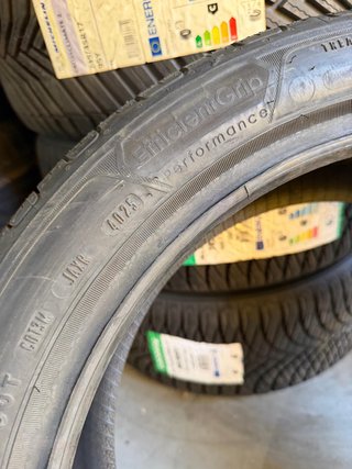Goodyear EfficientGrip Performance 205/45R17 88V