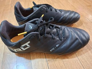 Botines Fútbol Viralto Decathlon Negro