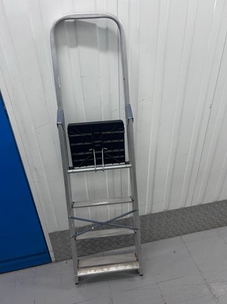 Escalera aluminio 4 peldaños