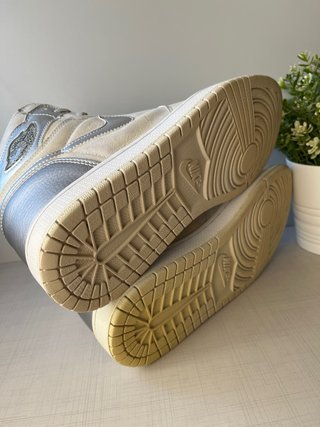 Zapatillas Jordan Beige y Plata Talla 43