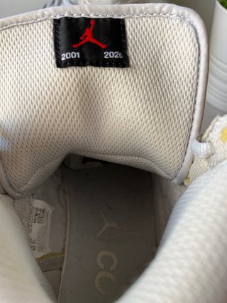 Zapatillas Jordan Beige y Plata Talla 43