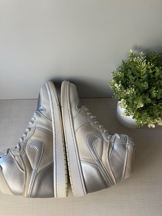 Zapatillas Jordan Beige y Plata Talla 43