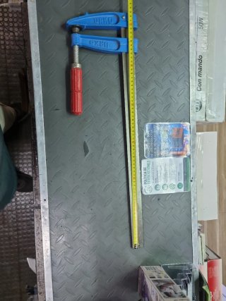 Sargento metálico Urko mango madera 500mm