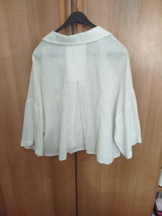 Camisa blanca Primark muy fácil de combinar.