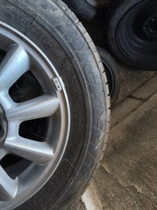 Llanta Kia Carnival 205/65/15 con neumático