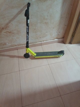 Patinete freestyle amarillo y negro