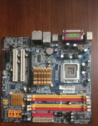Placa Base Gigabyte GA-945GM-S2