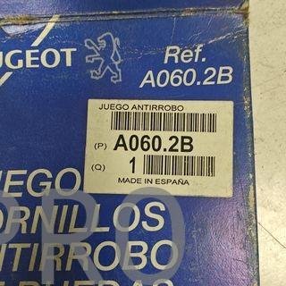 JUEGO TORNILLOS ANTIRROBO PEUGEOT NUEVO A0602B