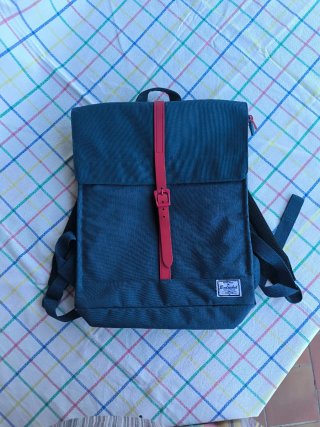 Mochila Bodachel azul con detalles rojos