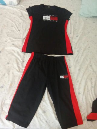 Conjunto Tommy Jeans Negro y rojo