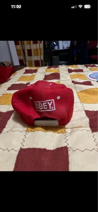 Gorra Obey Roja y Blanca