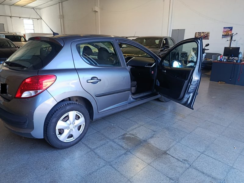 Peugeot 207 1.4i Confort 3p 2010, foto 3